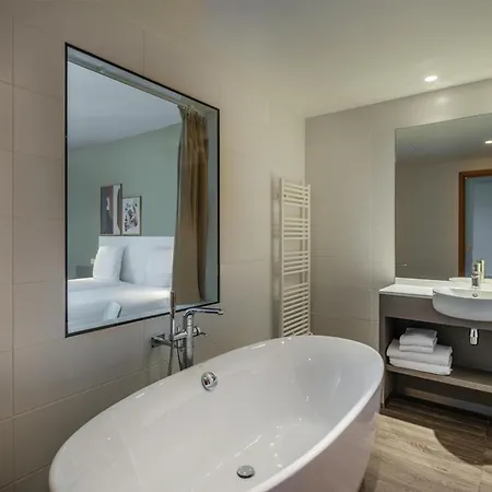 Spark By Hilton Park Saone 酒店