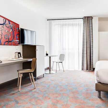 酒店 Spark By Hilton Park Saone 3*