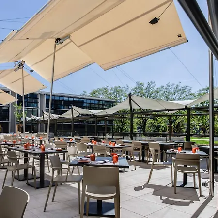 Spark By Hilton Park Saone 酒店