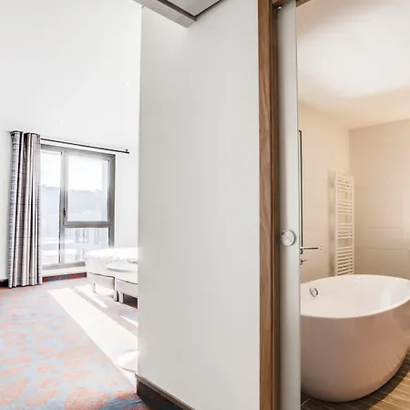 Spark By Hilton Park Saone 호텔 3*