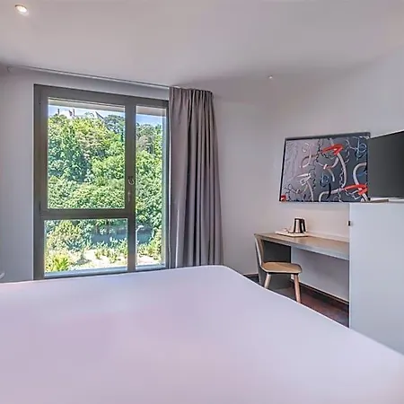 Hotel Spark By Hilton Park Saone 3*