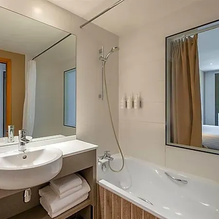Hotel Spark By Hilton Park Saone Lyon