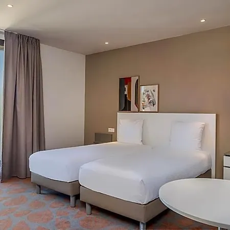 Spark By Hilton Park Saone Hotel 3*