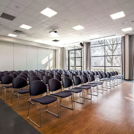 Hotel Spark By Hilton Park Saone