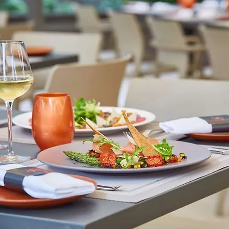 Spark By Hilton Park Saone Hotel
