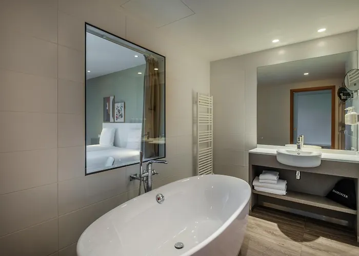 Otel Spark By Hilton Park Saone