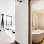 Spark By Hilton Park Saone מלון 3*