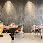Spark By Hilton Park Saone מלון 3*