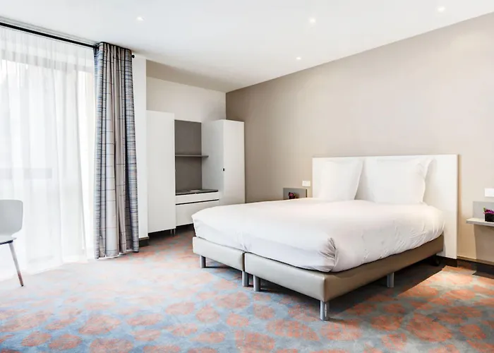 호텔 Spark By Hilton Park Saone 3*
