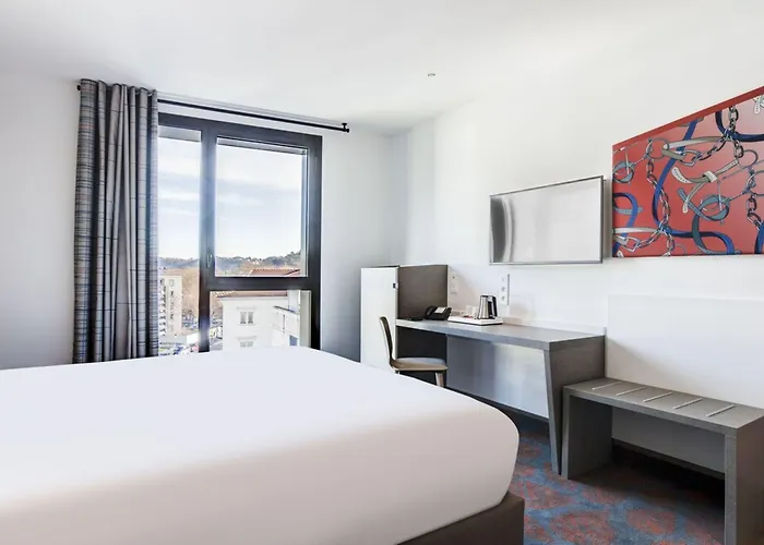 Spark By Hilton Park Saone 호텔 3*